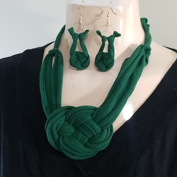 💖HOST PICK!💝 Handmade green knot necklace and earrings set - Picture 2 of 3